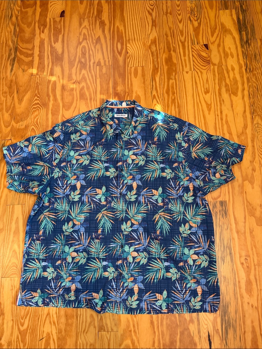 Tommy Bahama Men's silk blend shirt